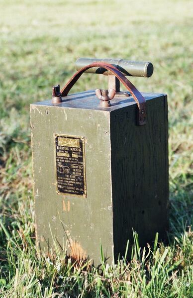 Datei:Generatorzuendmaschine usarmy.jpg